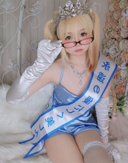 掀开奶罩边吃边摸娇喘小说_1080免费播放